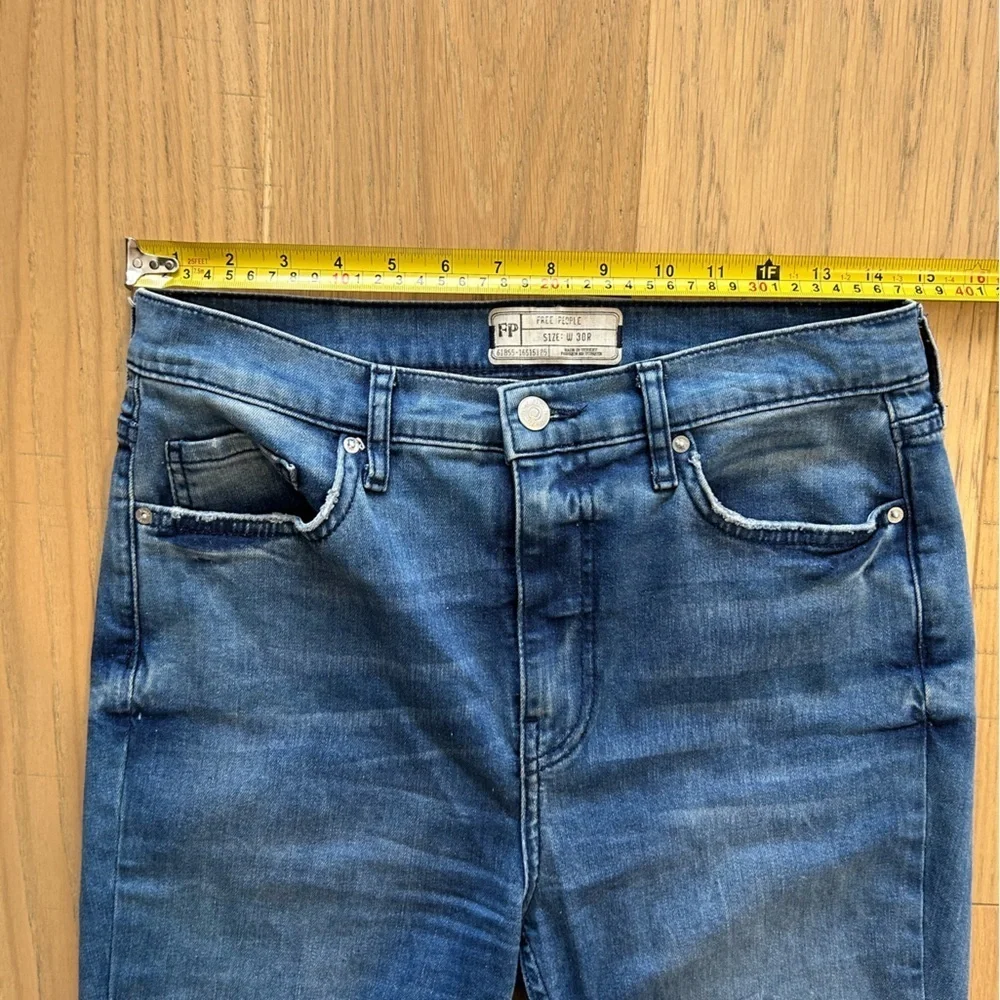 Free People Stretch Skinny Jeans Medium Wash Blue Denim Women’s Size 27